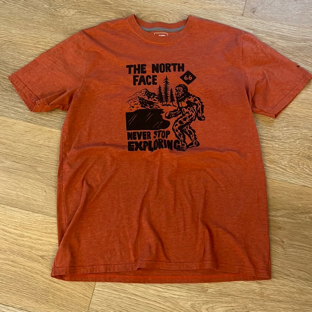 Mens large NF shirt EUC. Barely work. Burnt orange